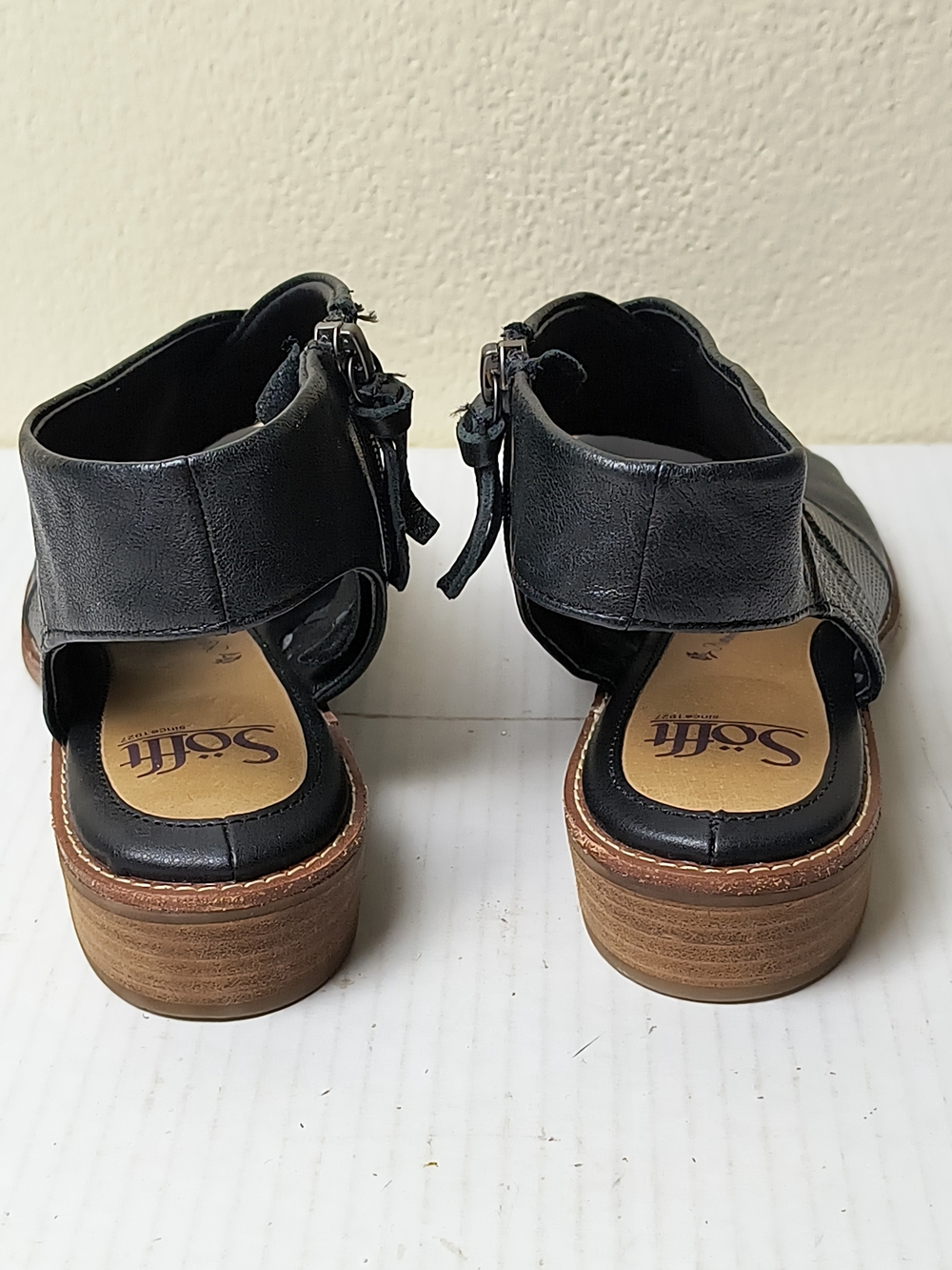 Sofft 7.5M Black Open-Toe Leather Mule Sandals - Picture 4 of 13